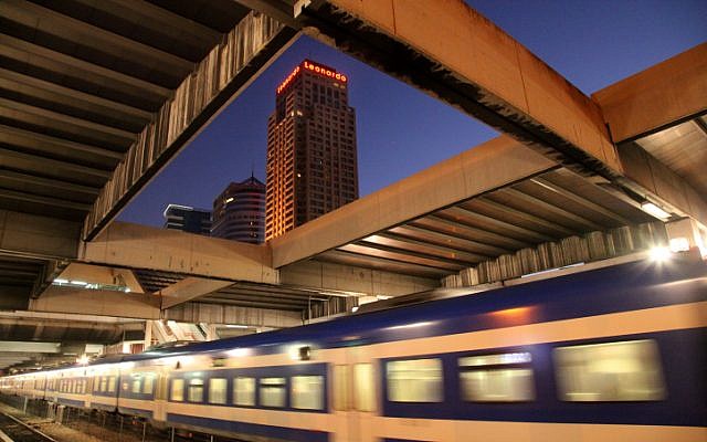 Illustrative photo of Savidor Center Train Station on Arlozorov Street in Tel Aviv. (Moshe Shai/Flash90) Illustrative photo of Savidor Center Train Station on Arlozorov Street in Tel Aviv. (Moshe Shai/Flash90)