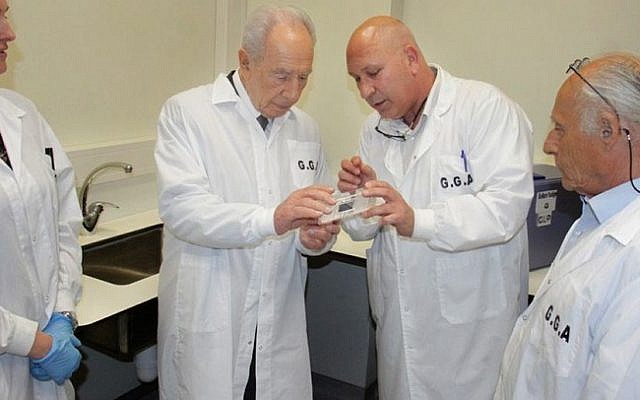 Former President Shimon Peres gives a DNA sample for research purposes at the GGA laboratory on Monday (photo credit: Yosef Avi Yair Engel/Flash90) Former President Shimon Peres gives a DNA sample for research purposes at the GGA laboratory on Monday (photo credit: Yosef Avi Yair Engel/Flash90)