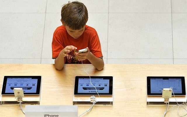Illustrative picture of kids and technology. (photo credit Serge Attal/Flash90)