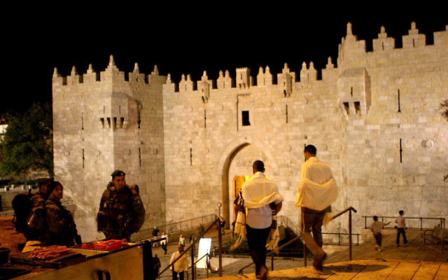 Religious Jews enter the Damascus Gate in Jerusalem on their way to the Western Wall on Yom Kippur. (Sliman Khader/Flash90)