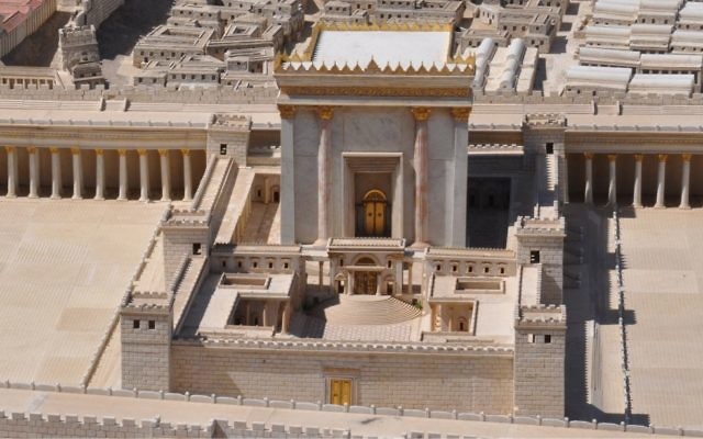 Model of Herod's Jerusalem Temple © Shmuel Browns
