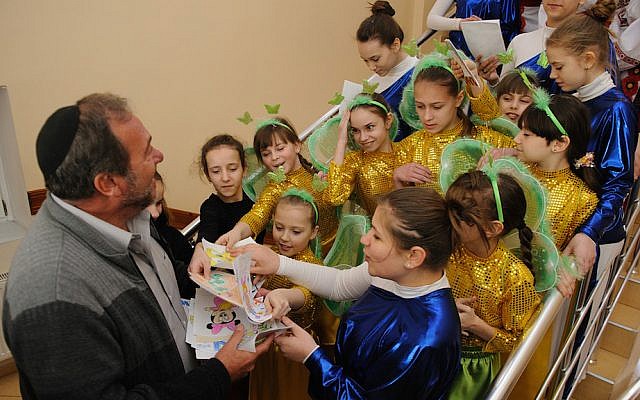 Rabbi Yechiel Eckstein, President of the IFCJ, visiting Tikva children’s homes in Odessa. He was moved to tears as he spoke about these children who, after so much trauma already, were now in this new crisis. (Photo courtesy of Tikva)