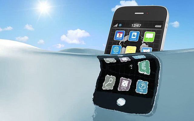 Phone in water (Phone in water image via Shutterstock)