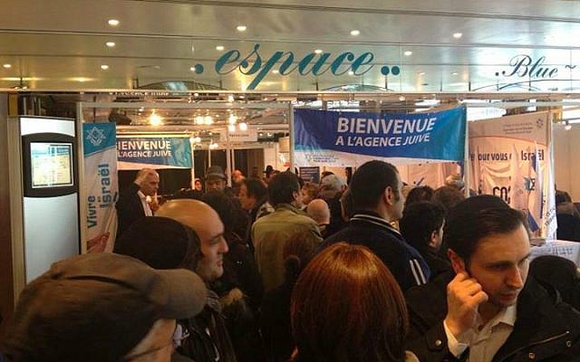 An aliyah fair in France. (Jewish Agency)
