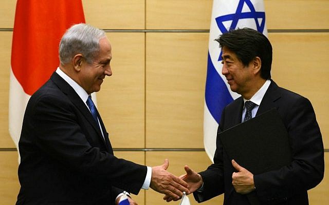 Israeli Prime Minister Benjamin Netanyahu, left, meeting Japanese Prime Minister Shinzo Abe in Tokyo, May 14, 2014. (Kobi Gideon/GPO/via JTA)