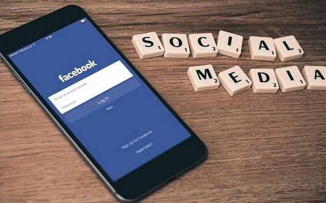 Social media meme (Pexels)