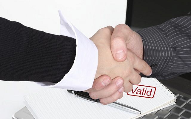 Wrapping up a deal (Pixabay)