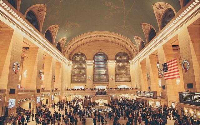 In a hurry at Grand Central Station (Pixabay)