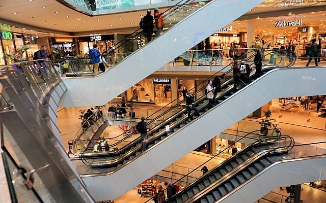 At the mall (Pixabay)