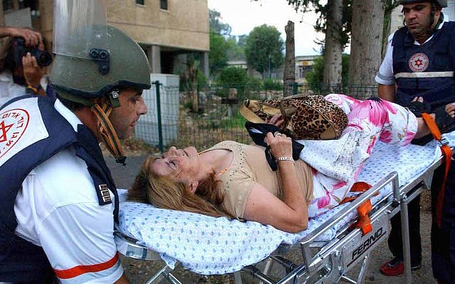Israeli medics evacuate a woman in shock from her home after a rocket attack in the northern Israeli town of Kiryat Shmona Thursday July 27, 2006. Hezbollah has fired more than 1,400 rockets into Israel during the 16-days Israeli offensive in Lebanon, including 48 on Thursday. Photo by Flash90. *** Local Caption *** ÓÏÁÓ˙ Ï·ÂÔ ‰˘ÈÈ‰
ÚÂ¯Û
˜¯È˙ ˘ÓÂ‰
ÙˆÂÚ
ÙˆÈÚ‰
‡ÏÂ˜‰
˜ËÈÂ˘‰
Ê˜