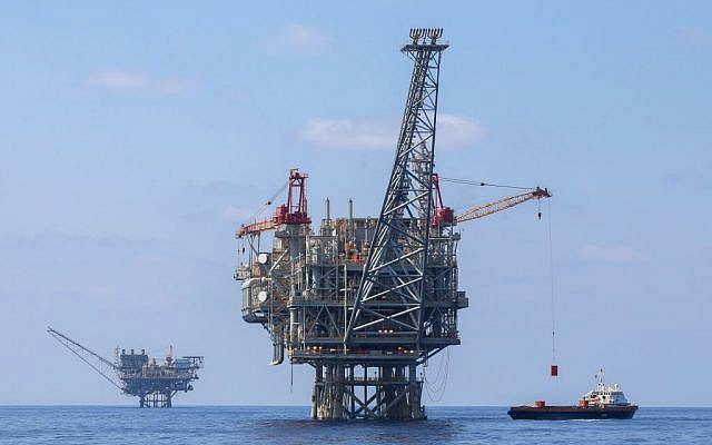 Illustrative photo of Israeli natural gas rigs in the Mediterranean Sea, September 2, 2015. (Flash90) Illustrative photo of Israeli natural gas rigs in the Mediterranean Sea, September 2, 2015. (Flash90)