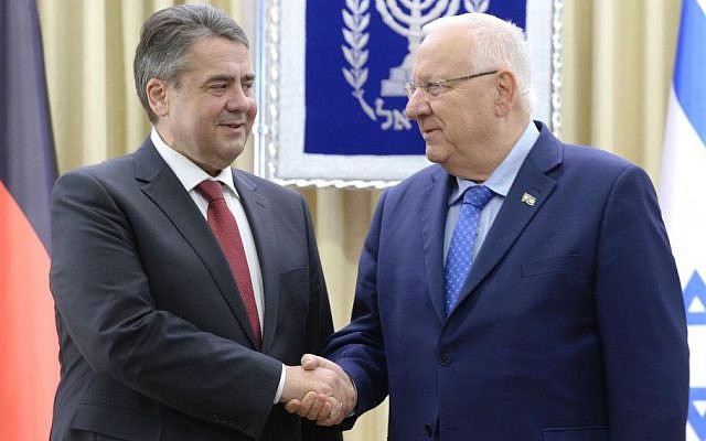Israeli President Reuven Rivlin meets with visiting German Foreign Minister Sigmar Gabriel at his residence on April 25, 2017 (Mark Neiman/GPO)