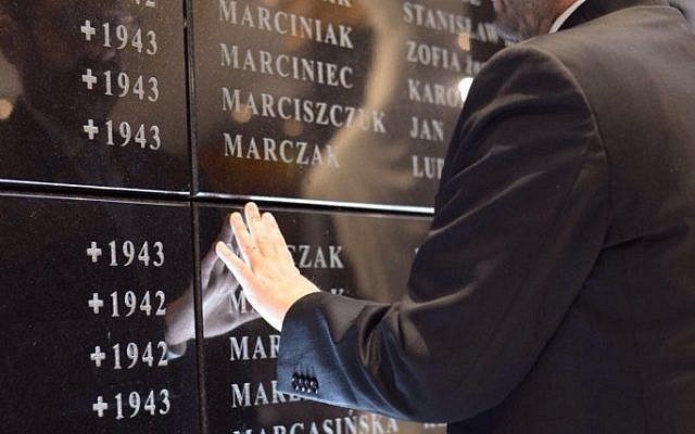 Reading names engraved in the memorial wall (credit: Laura Ben David)