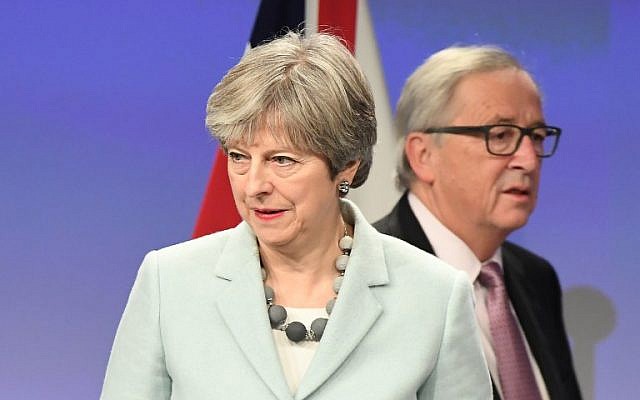Illustrative: British Prime Minister Theresa May (L) and European Commission President Jean-Claude Juncker arrive to address a press conference at the European Commission in Brussels on December 8, 2017. (AFP PHOTO / EMMANUEL DUNAND)