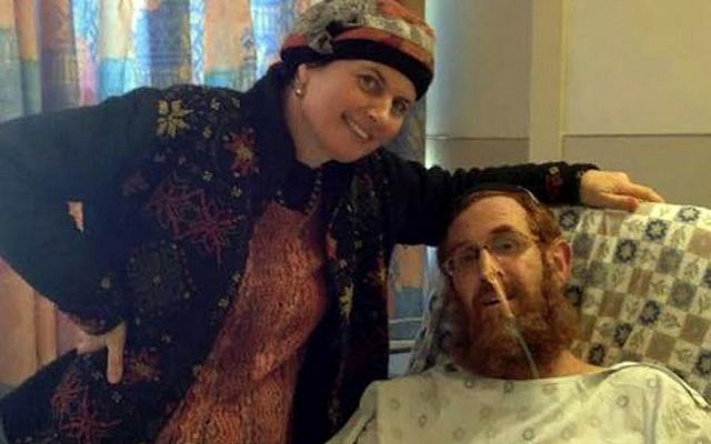 Yehuda Glick (R) and his wife pose for a picture at Shaare Zedek Medical Center in Jerusalem on November 13, 2014, (courtesy of the family via Flash90)