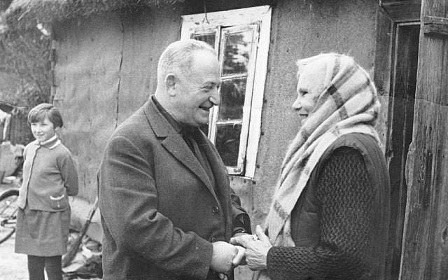 Adam Kapitanczyk and his rescuer, Franciszka Sasin. Source: Yad Vashem