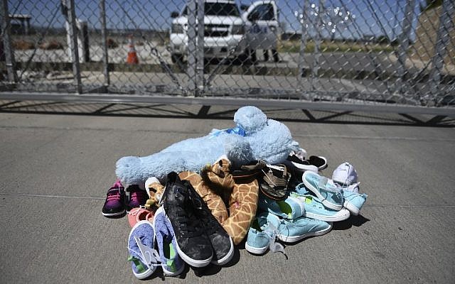Shoes and toys for immigrant children are left at the Tornillo Port of Entry near El Paso, Texas, June 21, 2018. (Brendan Smialowski/AFP) Shoes and toys for immigrant children are left at the Tornillo Port of Entry near El Paso, Texas, June 21, 2018. (Brendan Smialowski/AFP)