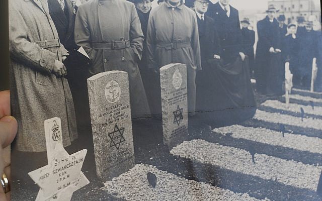 The 1951 consecration ceremony by the Jewish Community of Glasgow for the official gravestones belonging to Nathan Dlusy, and a half dozen other Allied Jewish military men who were killed while serving in Scotland during the Second World War. (Courtesy Jon Dlusy)