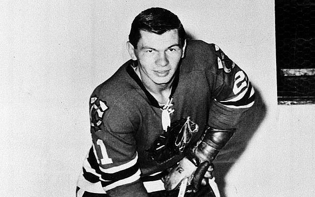 Stan Mikita of the Chicago Blackhawks poses in Chicago, Oct. 17, 1961. (AP Photo/File) Stan Mikita of the Chicago Blackhawks poses in Chicago, Oct. 17, 1961. (AP Photo/File)