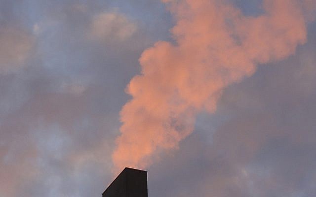 Chimney spewing out smoke. Source: Wikimedia Commons. Author: Martin Abegglen
https://www.flickr.com/photos/twicepix/6539553399/