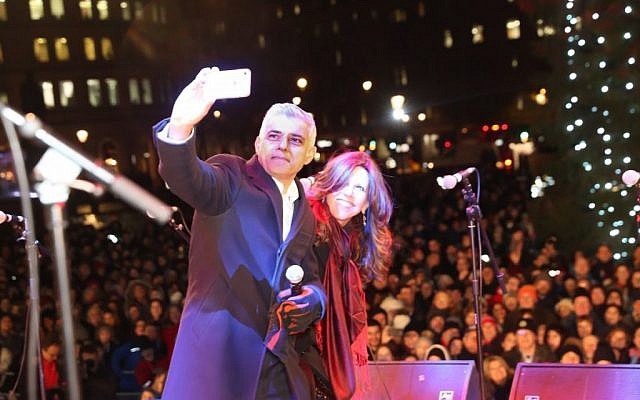 London Mayor Sadiq Khan takes a selfie at Chanukah in the Square Credit Marc Morris Photography