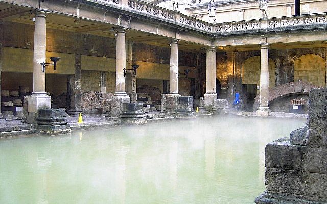 The Roman baths in Bath, England. (CC BY-SA Lee Jones, Wikimedia Commons)