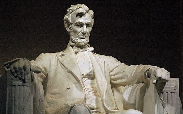 Lincoln Memorial. (Jeff Kubina, Wikipedia)