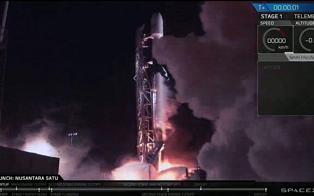 The Falcon 9 rocket lifting off with the Beresheet spacecraft on February 22, 2019, as seen on the command center screens in Yehud, Israel. (SpaceIL, via The Times of Israel)