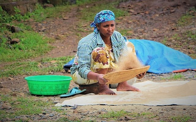 Yovvoyi plyajda yashirin kamera gey porno