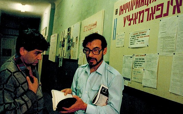 Immigration activists in the Ukrainian city of Lviv in 1991 (Dan Perry photo)