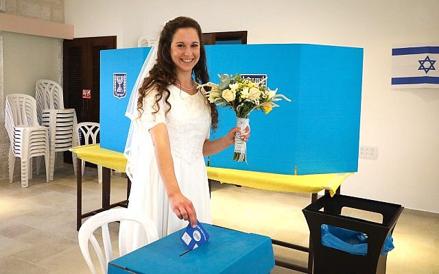 Israeli bride Tsufit Lam casts her ballot at a voting station in Elazar, in Gush Etzion, during the Knesset Elections, on April 9, 2019. (Gershon Elinson/Flash90)