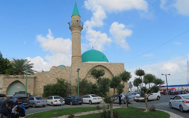 A mosque in Akka, Israel. Akka (also called Akko in Hebrew) is a coastal city in Northern Israel. About 25% of its population is Arab.