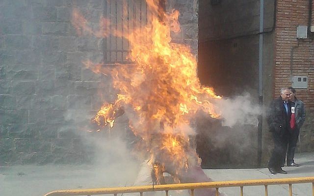 Burning of Judas in Anguiano, Spain. Photo: Zarrio93 [CC BY-SA 4.0], via Wikimedia Commons
