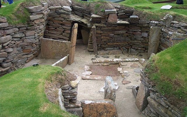 Neolithic excavations at Skara Brae on Orkney in Scotland. (CC BY-SA, John Burka/ Wikimedia Commons)