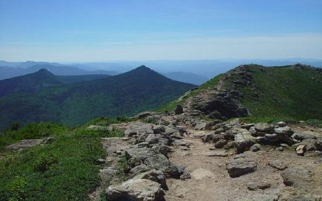 Franconia Ridge Trail, looking south, in New Hampshire's White Mountains. (Mike Hansen, Wikipedia)