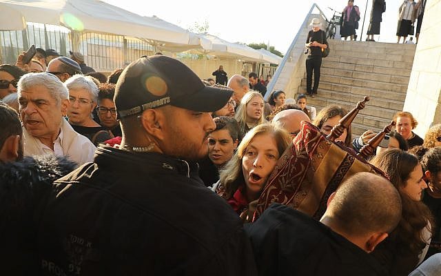 WOW Chairperson Anat Hoffman attempts to enter the Western Wall Plaza with a Torah scroll on Rosh Hodesh Heshvan 2019, and faces obstacles from security personnel. (SS Photography) WOW Chairperson Anat Hoffman attempts to enter the Western Wall Plaza with a Torah scroll on Rosh Hodesh Heshvan 2019, and faces obstacles from security personnel. (SS Photography)