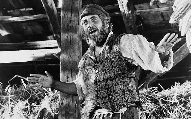 Chaim Topol in the 1971 'Fiddler on the Roof' movie. (RDB/ullstein bild via Getty Images)