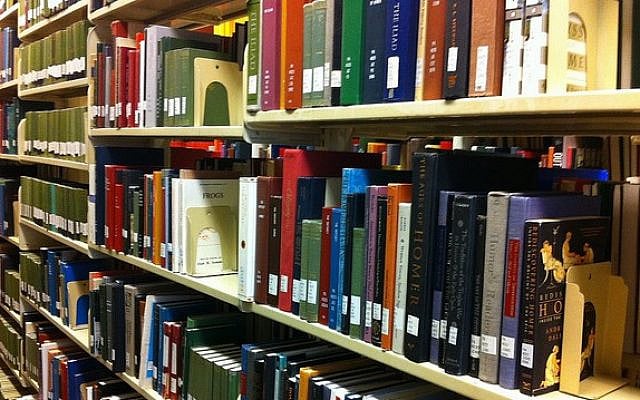 Library book stacks on sixth floor of Milner Library. (CC BY-SA, ParentingPatch/ Wikimedia Commons)