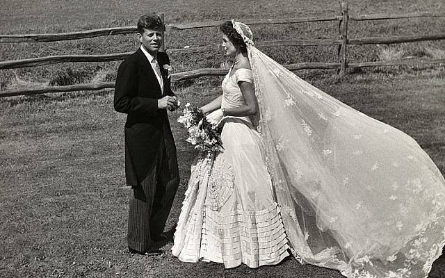 John Fitzgerald Kennedy and Jacqueline Bouvier Kennedy, on their wedding day. (Public Domain, Toni Frissell/ Wikimedia Commons)