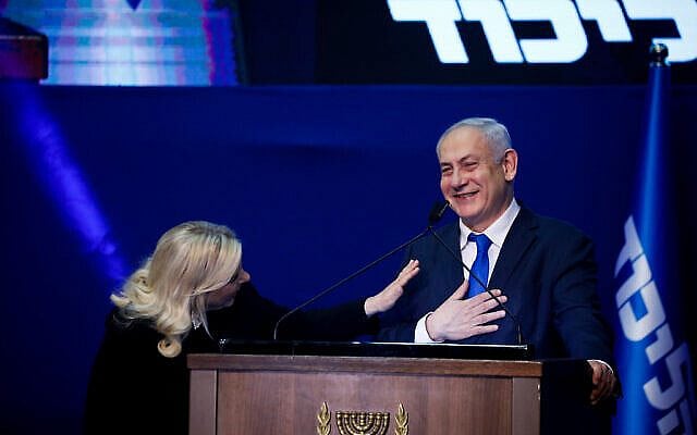Prime Minister Benjamin Netanyahu and his wife Sara addresses their supporters on the night of the Israeli elections, at the party headquarters in Tel Aviv, on March 3, 2020. Photo by Olivier Fitoussi/Flash90 *** Local Caption *** מצביע
בחירות
כנסת
מטה 
ראש הממשלה בנימין נתניהו
ליכוד
חוגגים
פעילים
שרה נתניהו