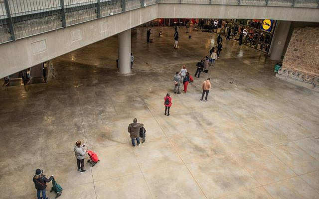Shoppers keep their distance while waiting in line outside a supermarket in Barcelona, Spain in March 2020. Staying six feet apart can slow the spread of COVID-19. (David Ramos/Getty Images)