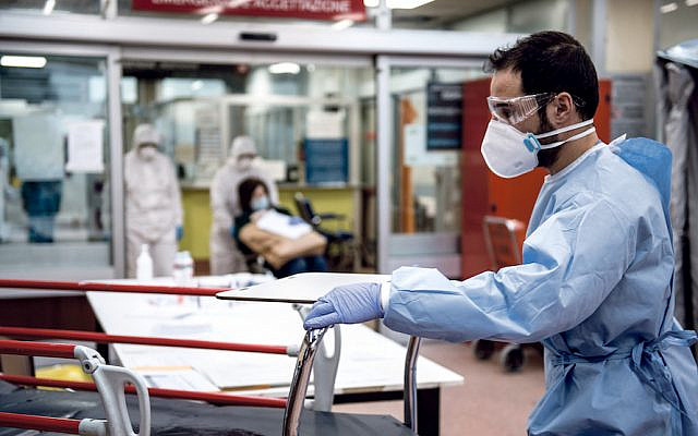 Medical personnel in protective suits await arrival of possible Covid-10 infections (Jewish News)