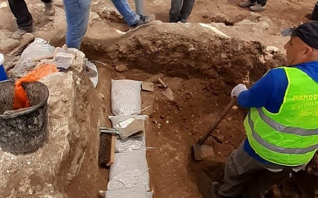 Digging out the mikveh. (courtesy)