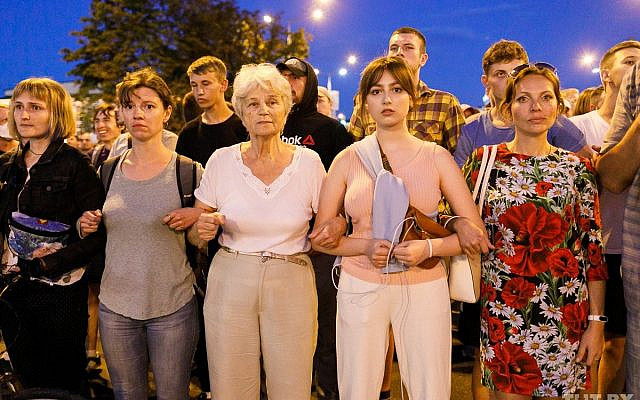 Protesters in Minsk. Photo by Olga Shukailo
