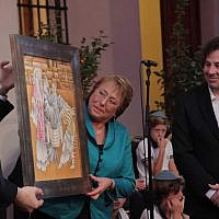 Former Chilean President Michelle Bachelet displaying Mauricio Avayu's painting