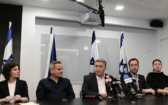 Chairman of the Labor party Amir Peretz (C), Meretz leader Nitzan Horowitz (2L) and party members hold a press conference in Tel Aviv on March 12, 2020. (Tomer Neuberg/ Flash90)