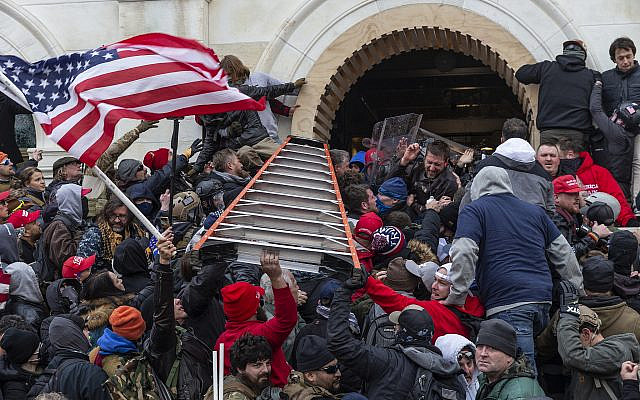 January 6, 2021, Washington Dc, District of Columbia, United States: Rioters clash with police using big ladder trying to enter Capitol building through the front doors. Rioters broke windows and breached the Capitol building in an attempt to overthrow the results of the 2020 election. Police used buttons and tear gas grenades to eventually disperse the crowd. Rioters used metal bars and tear gas as well against the police. (Credit Image: © Lev Radin/Pacific Press via ZUMA Wire) Via Jewish News