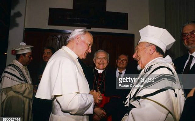 Pope John Paul II welcomed by Chief Rabbi Elio Toaff at the Rome synagogue. (Photo by Fabian Cevallos/Sygma/Sygma via Getty Images)