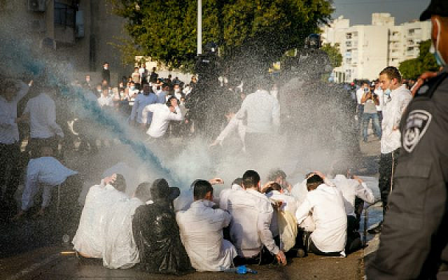 Ultra orthodox Jews clash with police as they protest after authorities closed a yeshiva that was operating in violation of lockdown orders, in the southern Israeli city of Ashdod, January 11, 2021. Photo by Flash90 *** Local Caption *** ?????
?????
?????
????
??????
?????
?????
?????
???
?????
????
???? ????????
??? ???????
