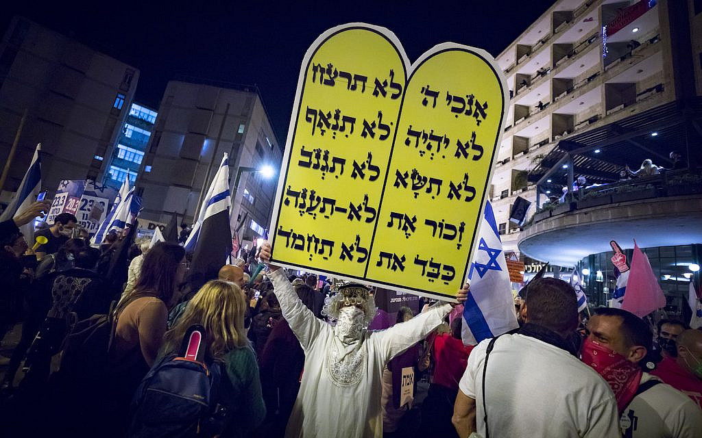 At a protest against Prime Minister Benjamin Netanyahu, near the Prime Minister's official residence in Jerusalem on March 20, 2021. (Olivier Fitoussi/Flash90)